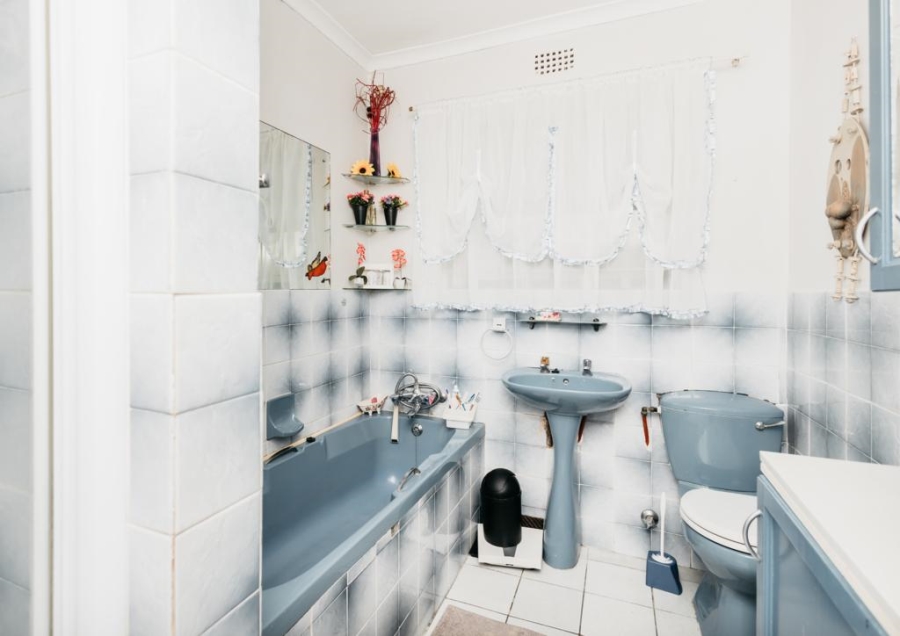 4 Bedroom Property for Sale in Peerless Park East Western Cape